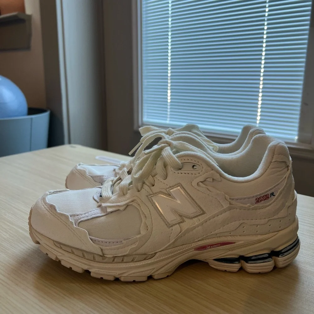 New Balance 2002 R - Picture 3 of 5